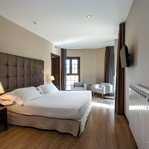 The Doble Especial Room at the Pamplona Catedral Hotel