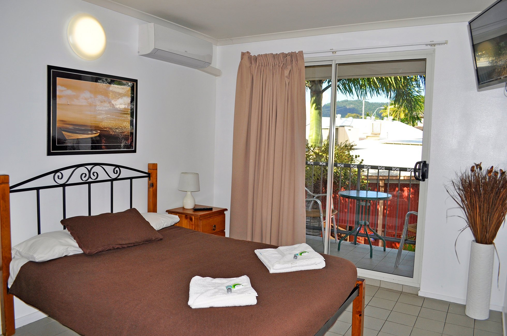 Airlie Beach Waterfront Accommodation by null