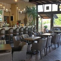 Εσωτερικός χώρος για τον καφέ, το ποτό ή το φαγητό σας !!!