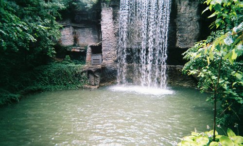 Beautiful waterfall inside Silver Dollar City next to many of the dining areas