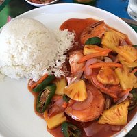 Carry camarons ananas avec riz blanc