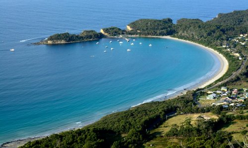 Pirates Bay looking to The Blowhole, from Eaglehawk Hanggliding Lookout.