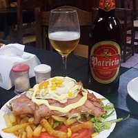 Chivito al plato, muy completo