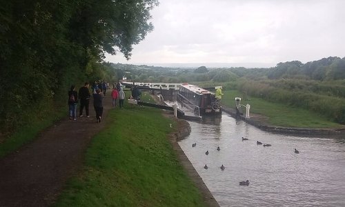 Narrow boat starting the decent near the top of the flight at Caen