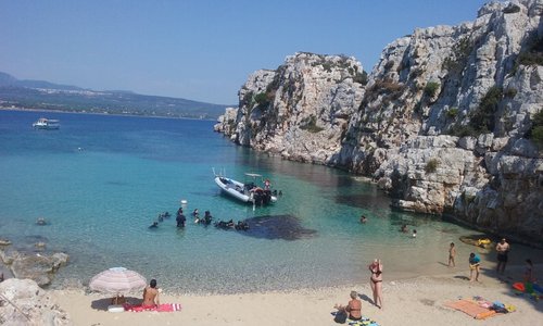 Παραλία Βουρλιά στη Νήσο Πρώτη στη Δυτική Μεσσηνία απέναντι από την Μαραθούπολη. 