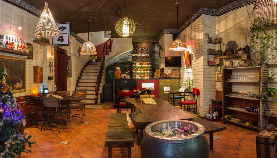 The 1st floor bar room