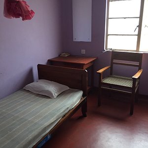 YMCA Jaffna provides cheap rooms with budget travelers.