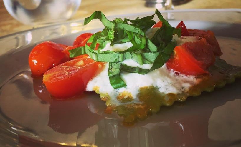 Raviolo verde ripieno di burrata