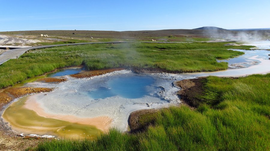 Le site geothermal juste en amont du hot pot. A voir