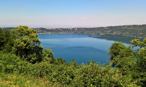 Il lago visto dalla terrazza di fronte al ristorante