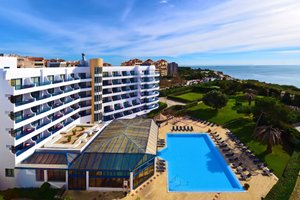 Piscina y playa