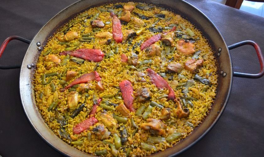 Paella de Pollo y Conejo