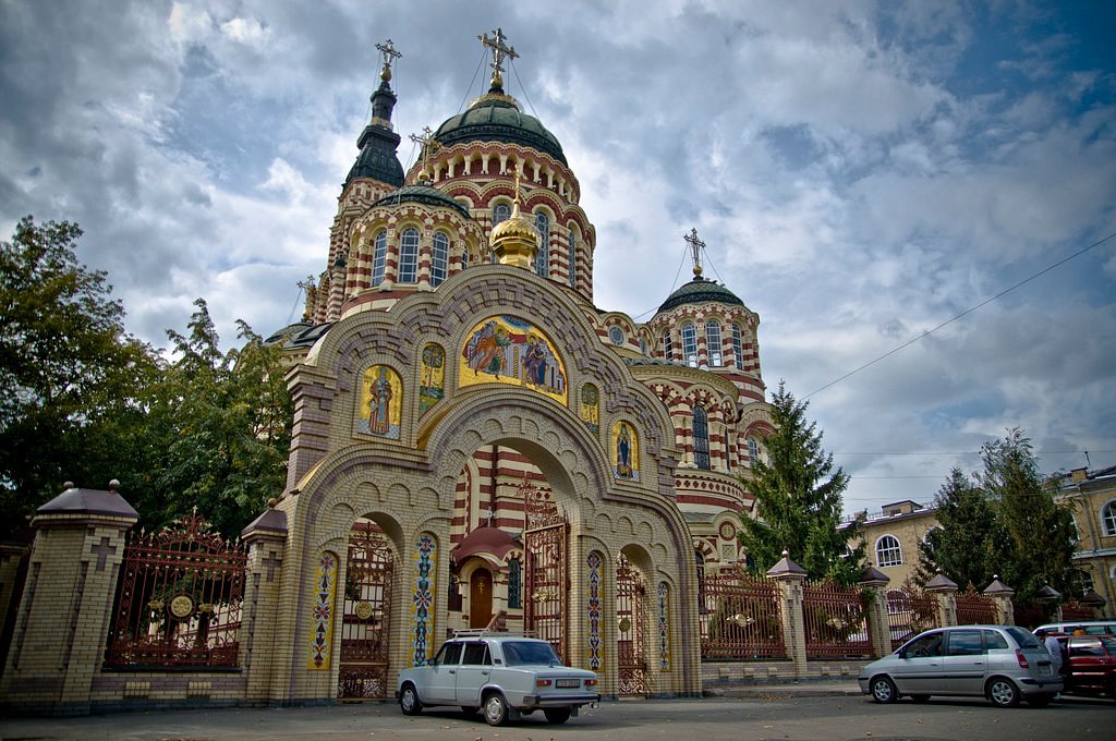 Благовещенский собор в Харькове ночью