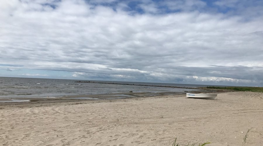 seaside just few hundred meters away