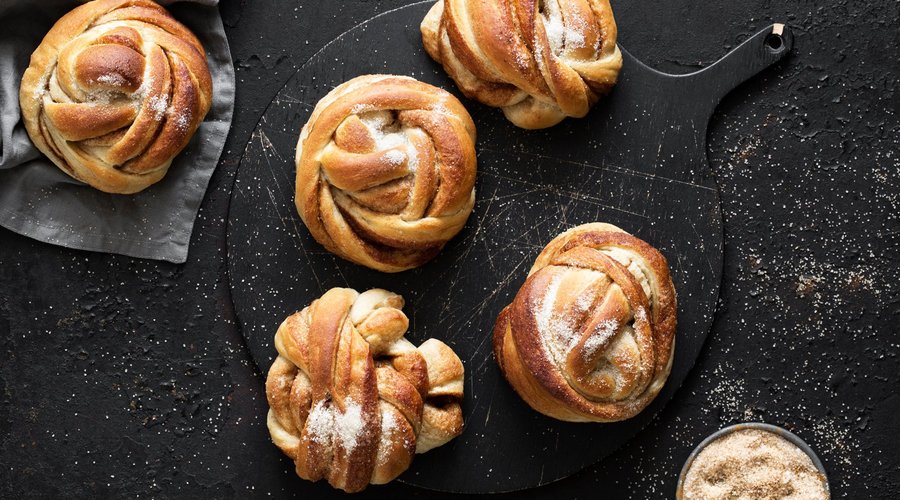 cinnamon + sugar = the best vegan bun i town