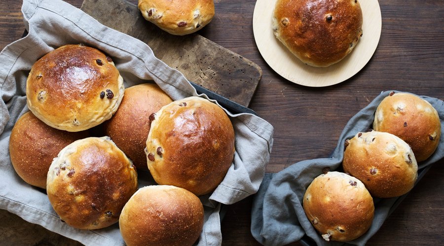 organic, vegan bun with or without raisins 