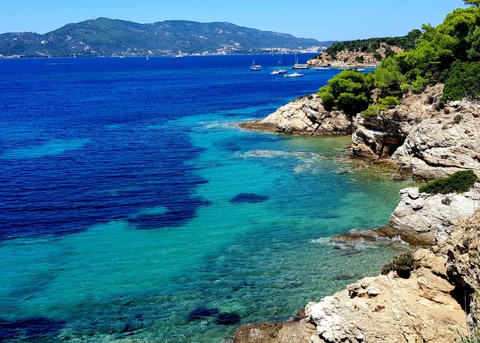 Tsougrias Beach