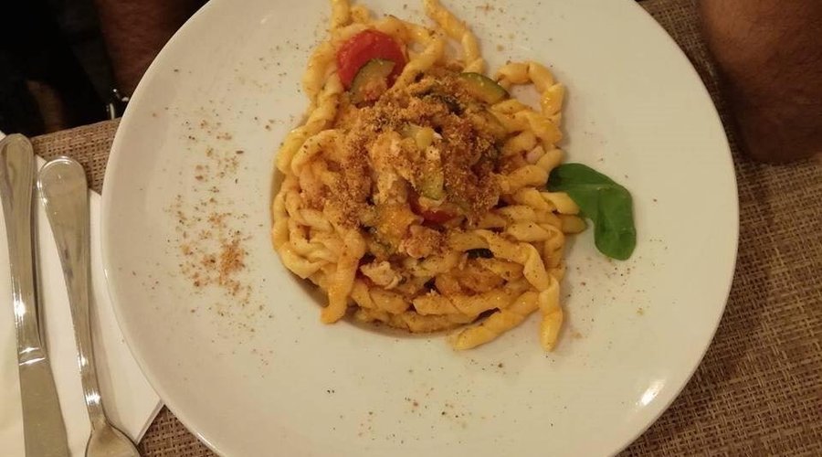 Busiate con zucchine e filetto di triglia