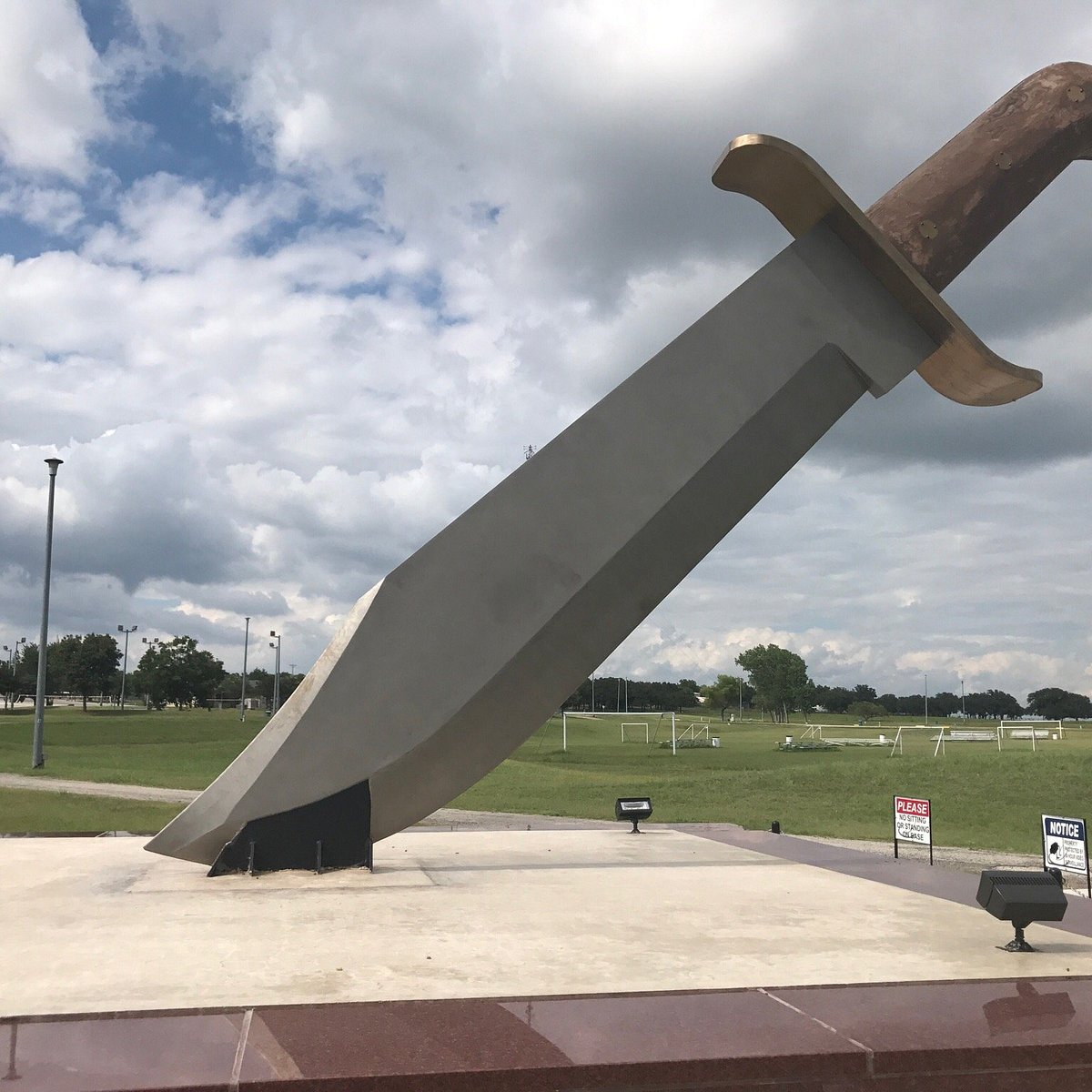 Worlds Largest Bowie Knife - All You Need to Know BEFORE You Go (with  Photos)