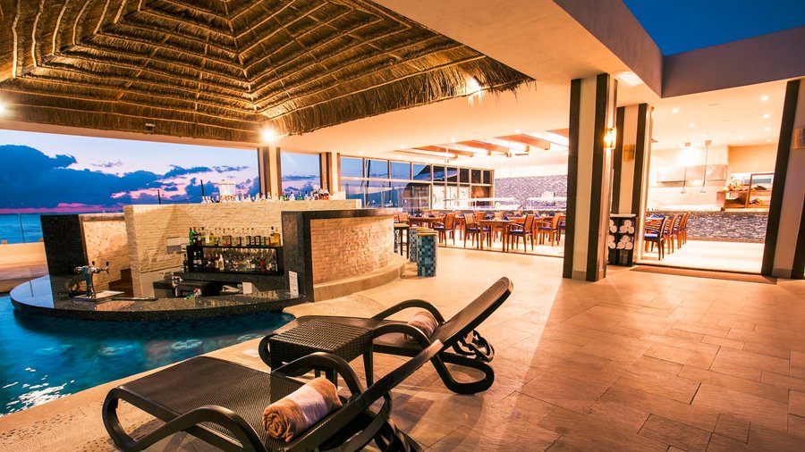Swim up Bar