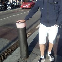 aparte del semáforo conocido, esta este de mediana altura y los circulitos del piso!!!!