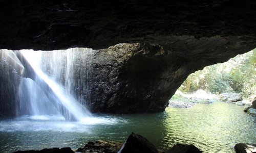 Natural Bridge is an amazing tourist attraction that is only a 45 minute drive from our accomoda
