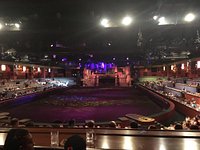 Escenario y mesas. - Picture of Tournament of Kings, Las Vegas - Tripadvisor