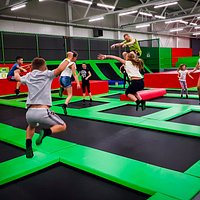 Skoki na trampolinach w GOjump-Mateczny