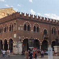 Domus Mercatorum