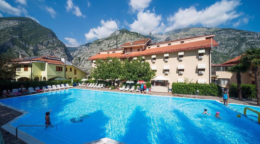 Piscina, Albergo e "Majella"