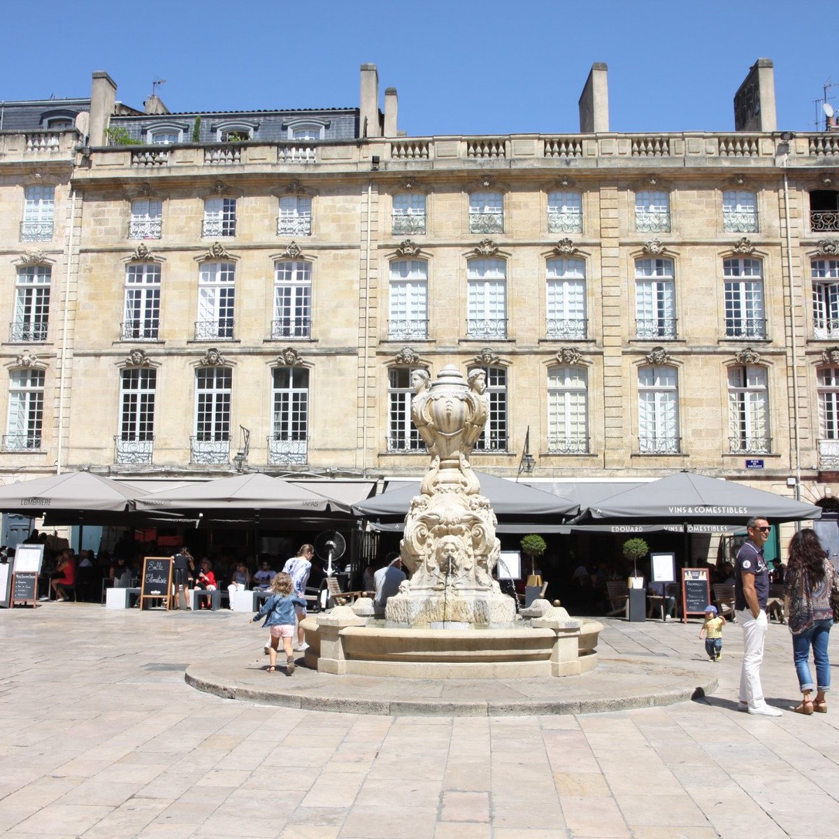 Does Love Make the World Go Round? - Écoles Internationales de Bordeaux