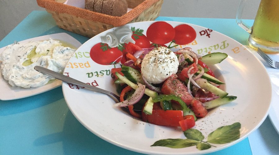 Excellent, accueil super, copieux 
Pas cher 
Bref le restaurant ou manger le soir !!
Merci illia