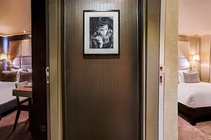 Room & Suite