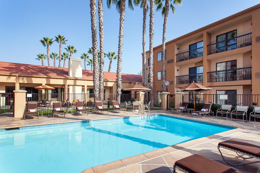 hotels in fountain valley