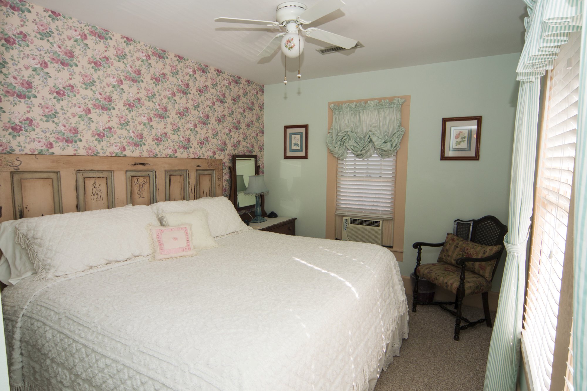 Wildflower Bed And Breakfast-On The Square Rooms: Pictures & Reviews ...