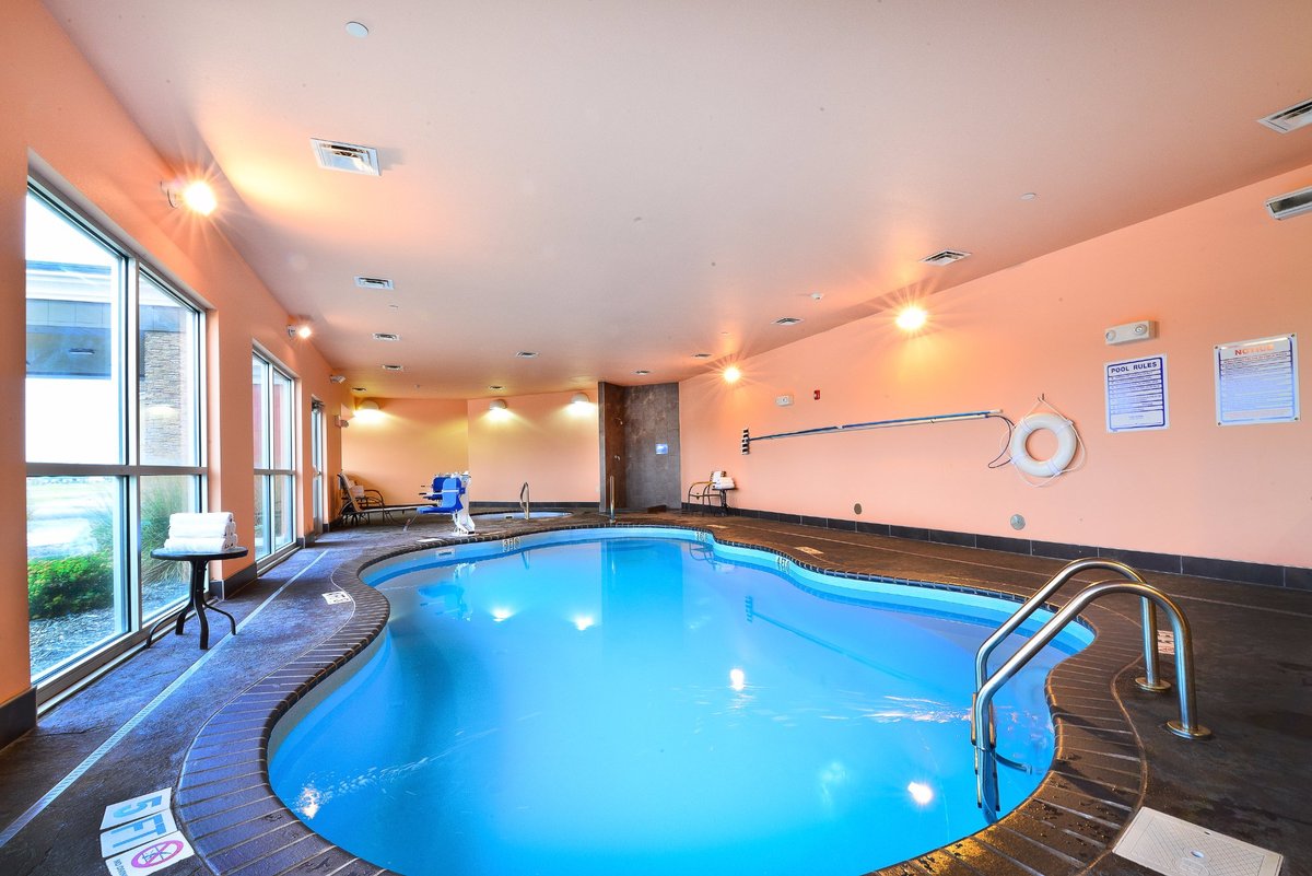 Baymont by Wyndham Grand Forks Pool: Pictures & Reviews - Tripadvisor