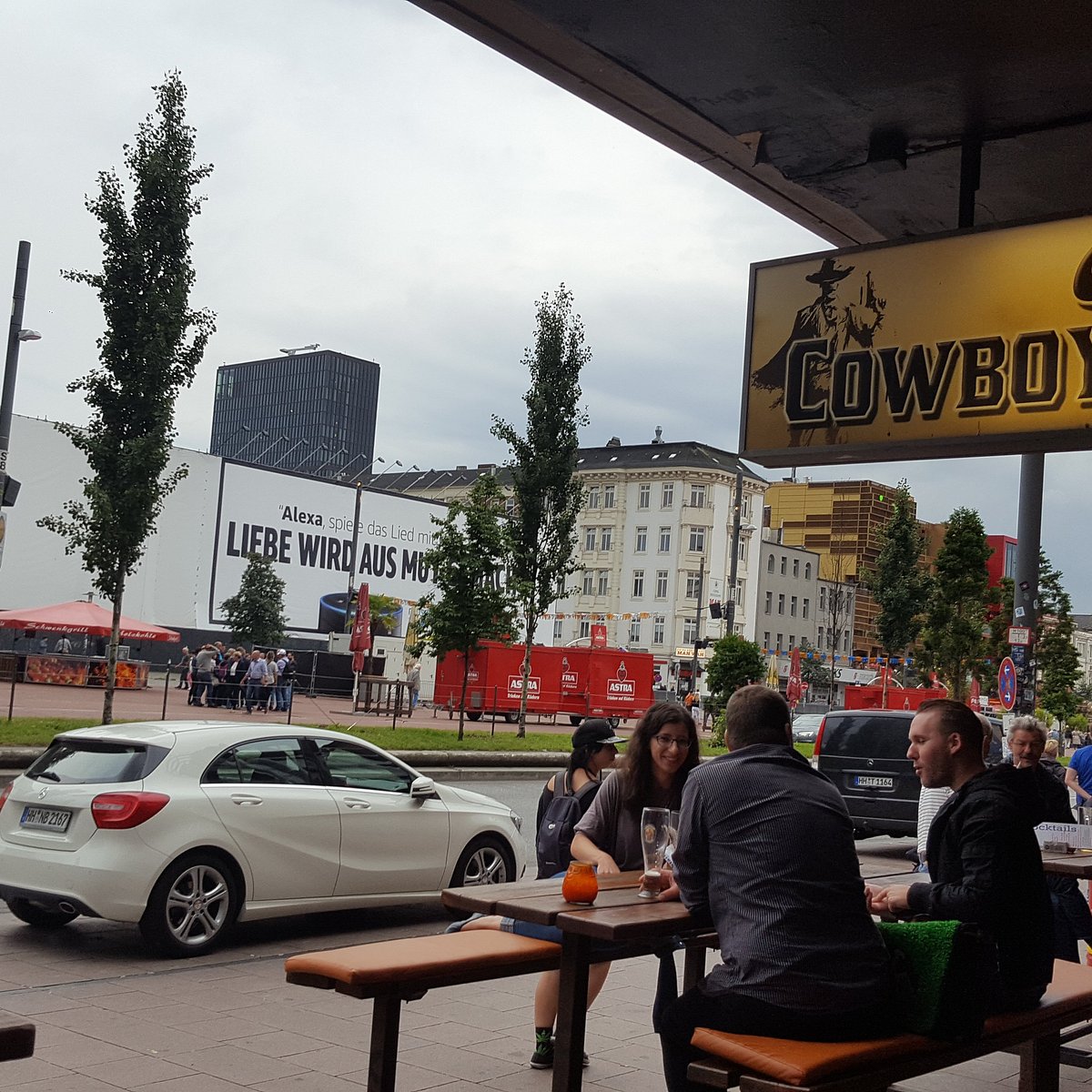 CLOUDS - HEAVEN'S BAR & KITCHEN, Hamburg - St. Pauli - Restaurant Reviews,  Photos & Phone Number - Tripadvisor