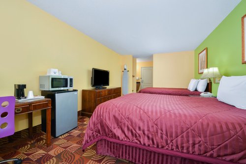 SUPER 8 BY WYNDHAM LAKE OF THE OZARKS - Updated 2024 Prices & Motel ...