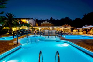 Pool & Beach