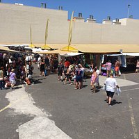 Wekelijkse markt in Los Christianos. Iedere zondag en dinsdag van 09.00 tot 14.00 uur.