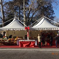 Постоянная ярмарка местных деликатесов и сувениров