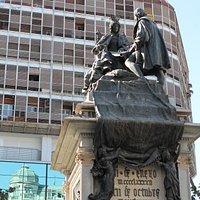 Monumento a Isabel la Católica y Cristóbal Colón