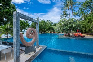 Pool & Beach