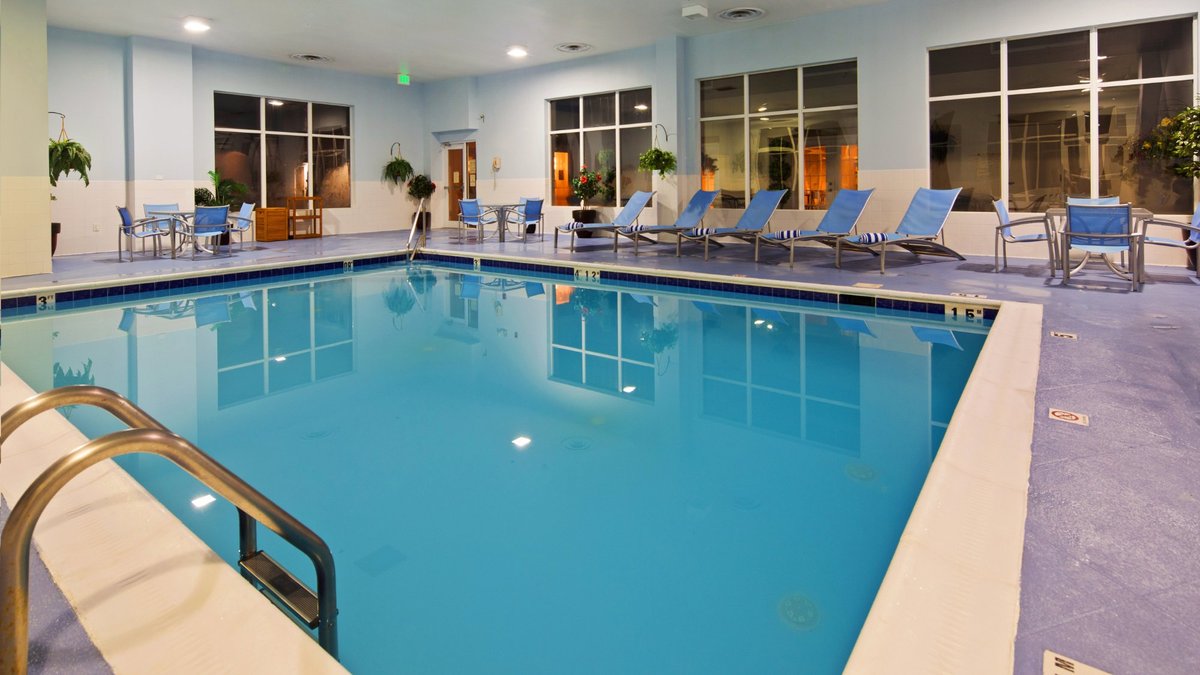 Best Western Plus Waynesboro Inn & Suites Conference Center Pool ...