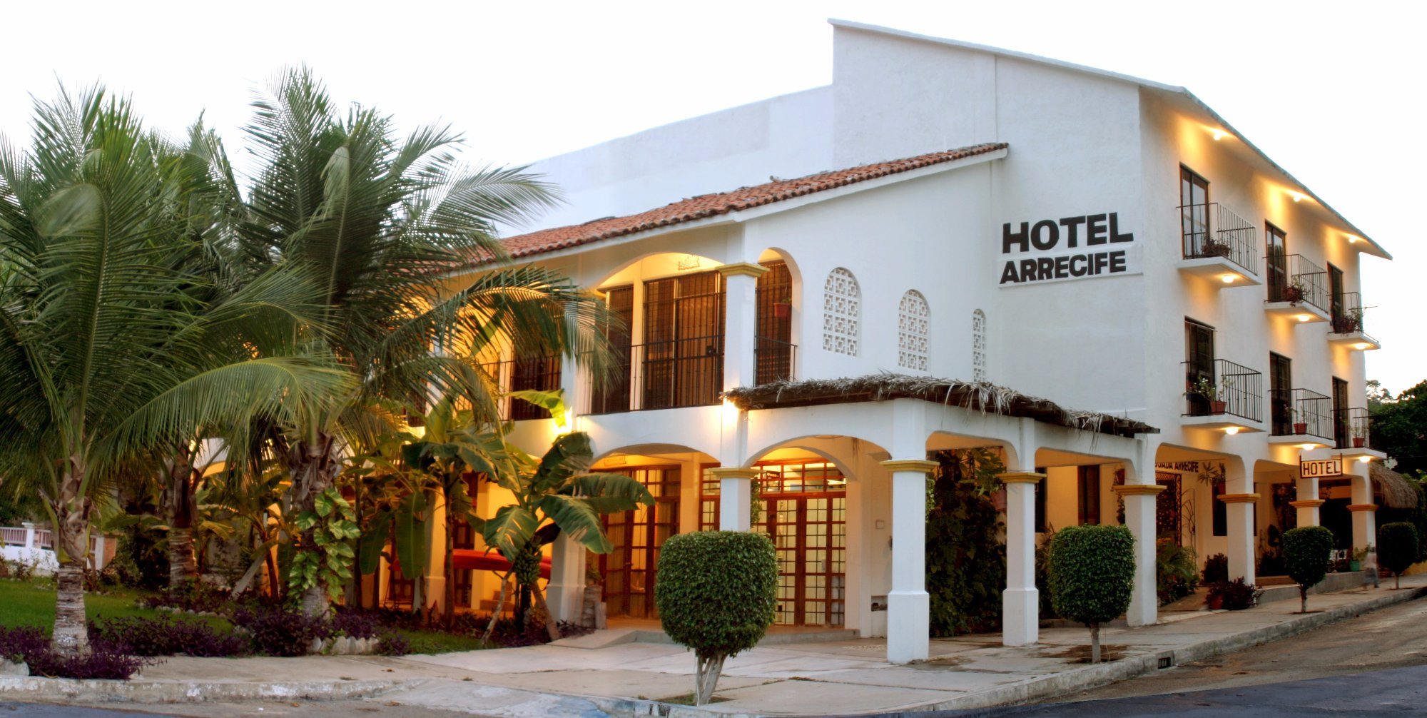 Hotel Arrecife Huatulco Plus image