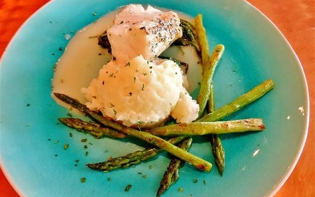 Sea Bass, veggie & creamy potatoes.