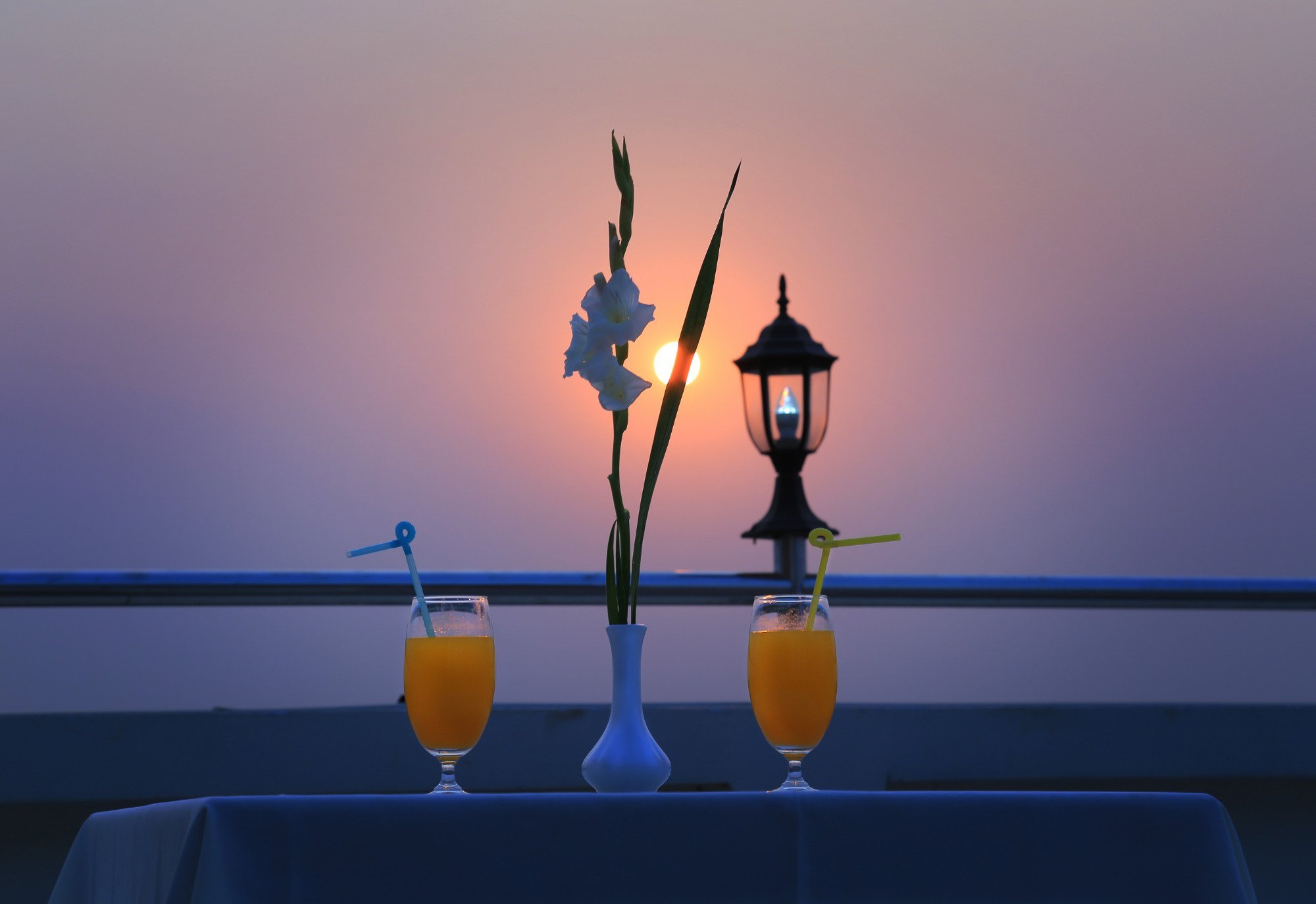 King & Queen Hotel by null