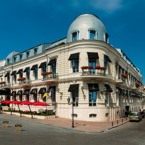 Hotel parking