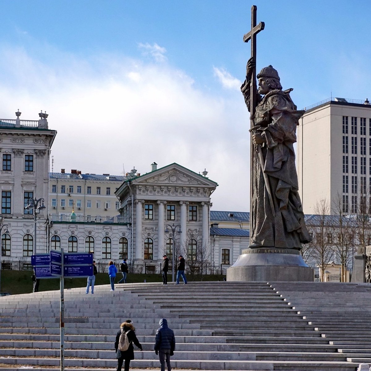 Какие памятники в Москве приносят удачу