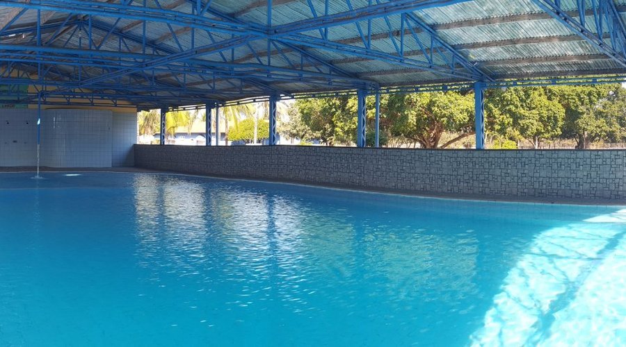 Piscinas de 40° e 37° cobertas